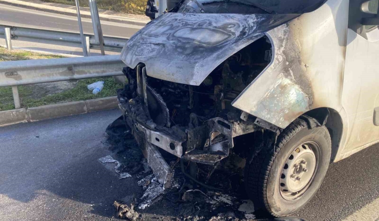 Bursa’da minibüs yangını: BUSKİ Ekipleri yangının büyümesini önledi