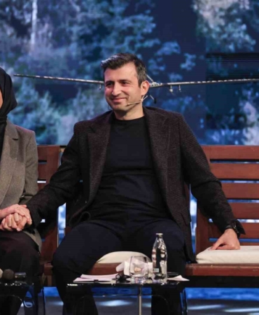 Selçuk Bayraktar: "Geleceğe yürüyebilmek için farklı olmanız gerekiyor"