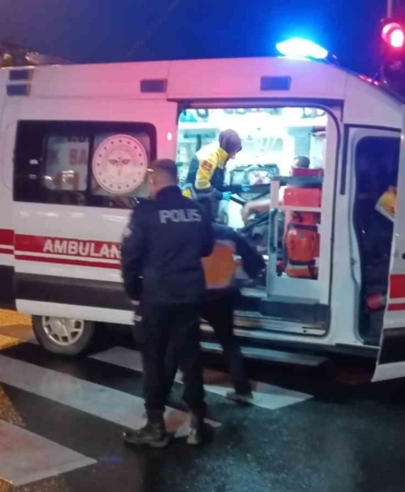 Kocaeli’de otomobil hafif ticari araca çarptı: 3 yaralı