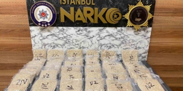 Baza altındaki valizden binlerce uyuşturucu hap çıktı