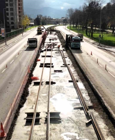 Kocaeli’de Kartepe tramvay hattının ilk rayları döşendi