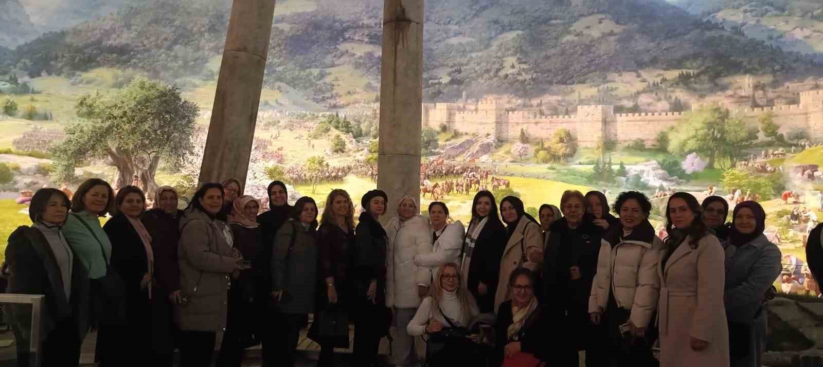 Osmangazili kadınlar kültür turlarıyla moral depoluyor