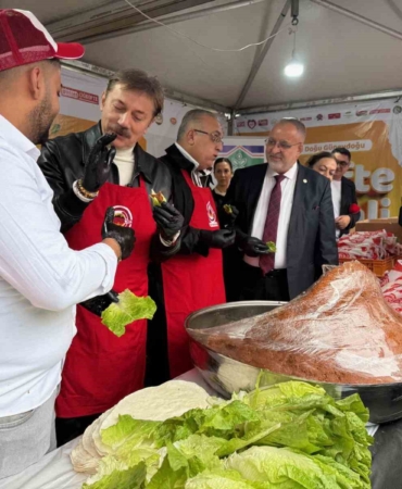 Bahçelievler’de çiğ köfte festivali: 5 ton çiğ köfte dağıtıldı