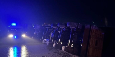 Bilecik’te devrilen tırın sürücüsü yaralandı