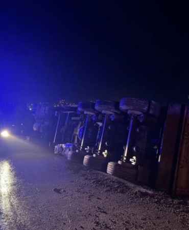 Bilecik’te devrilen tırın sürücüsü yaralandı