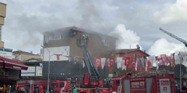 Ataşehir’de korkutan yangın: Mahsur kalan iki kişi kurtarıldı
