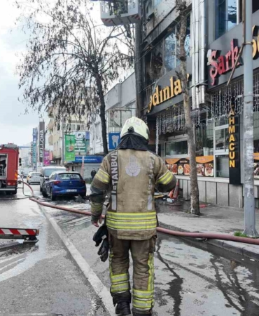 Esenyurt’ta iş hanında korkutan yangın