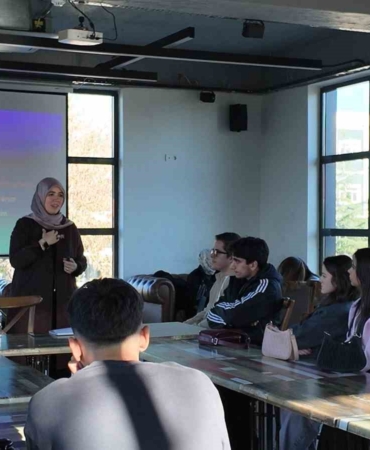 Lise öğrencilerine sınav kaygısı ve stresle başa çıkma yolları anlatıldı