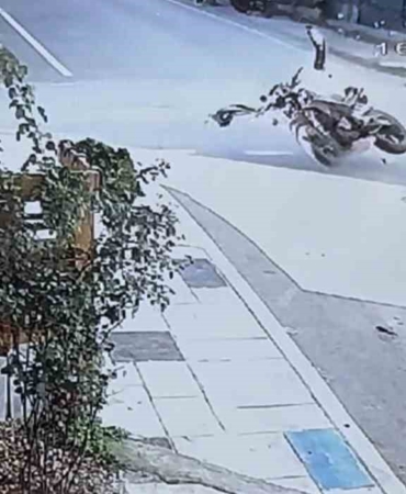 Edirne’de motosiklet sürücüsünün hayatını kaybettiği feci kaza kamerada