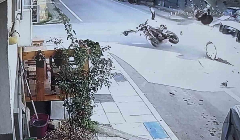 Edirne’de motosiklet sürücüsünün hayatını kaybettiği feci kaza kamerada