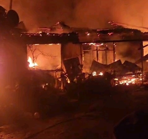 Edirne’de ahırda çıkan yangın 3 eve sıçradı