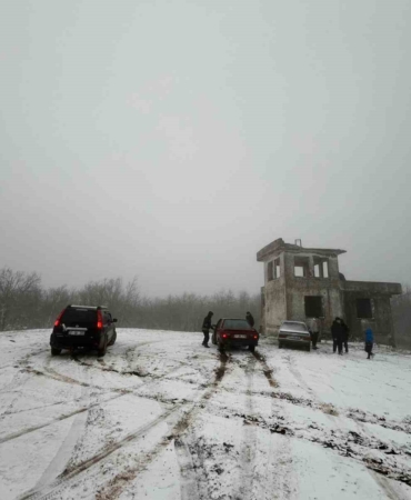 Çanakkale’de mevsimin ilk karı yağdı