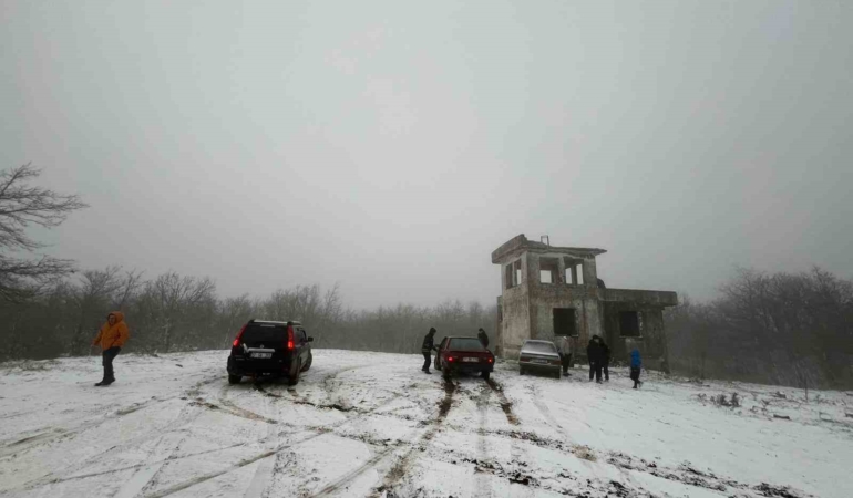 Çanakkale’de mevsimin ilk karı yağdı