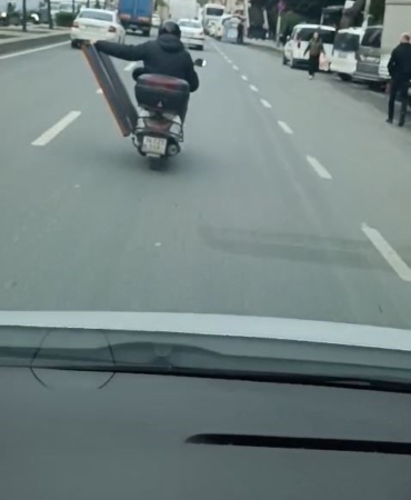 Esenyurt’ta akan trafikte hayrete görüntü