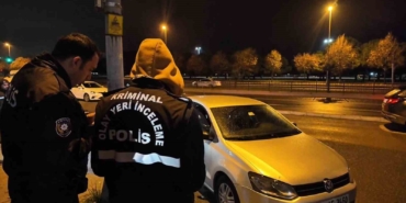 Polisin GBT yapmak istediği araçtan ceset çıktı