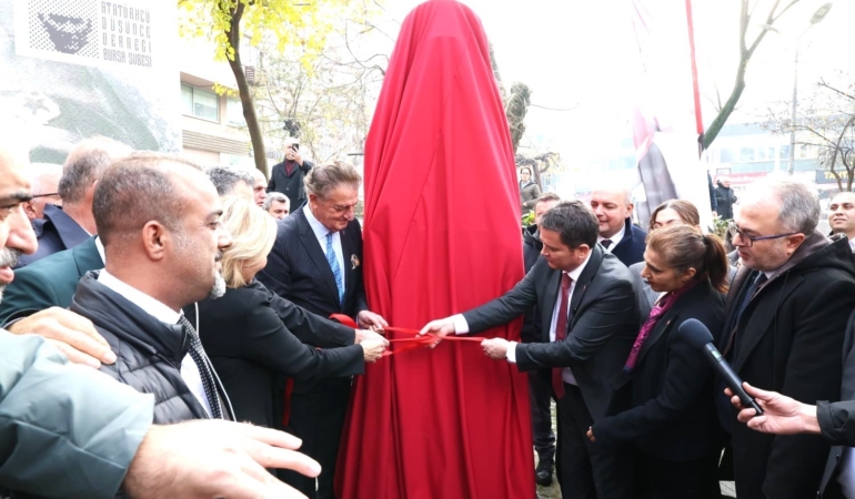 Osmangazi’de Şehit Kubilay Anıtı açıldı