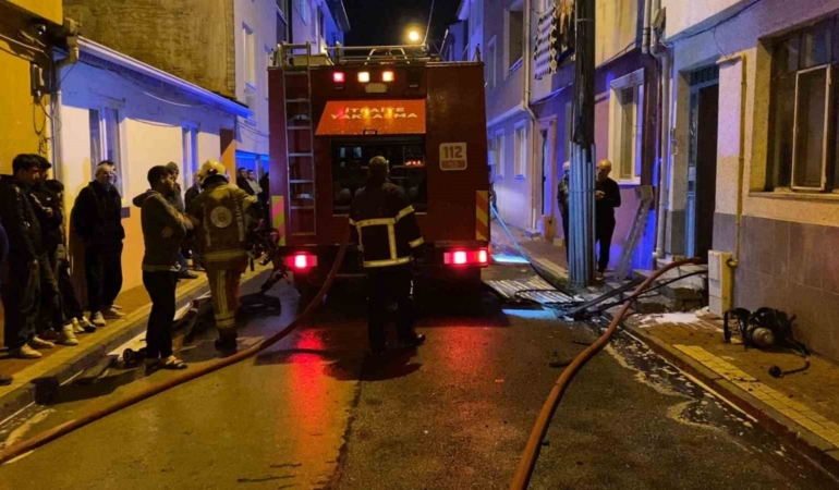 Bursa’da binanın çatısında çıkan yangın korkuttu