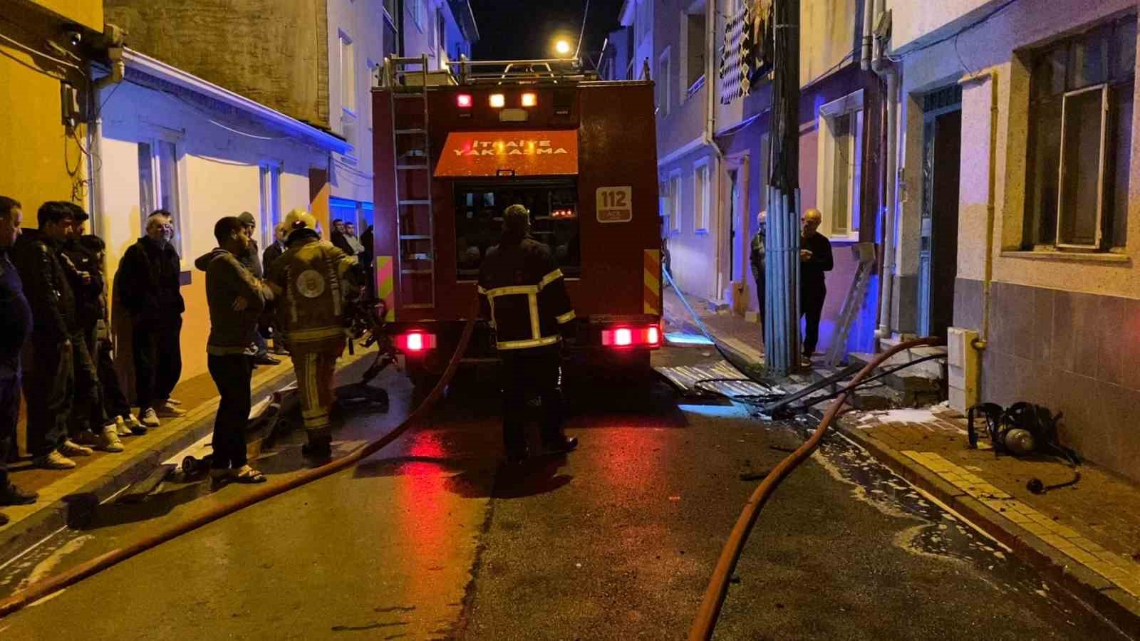 Bursa’da binanın çatısında çıkan yangın korkuttu