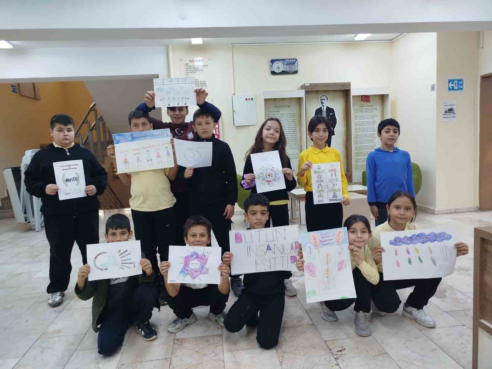 Dünya İnsan Hakları Günü’nde öğrencilerden farkındalık etkinliği