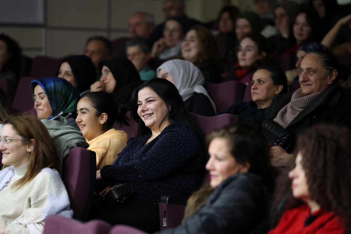 Kartepe’de tiyatro şöleni