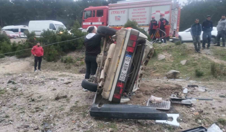 Kazdağları’nda kontrolden çıkan otomobil şarampole devrildi: 4 yaralı