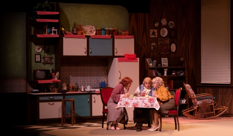 Kocaeli Şehir Tiyatroları “Üç Jokerli Konken” oyunuyla Berlin’de sahne alacak