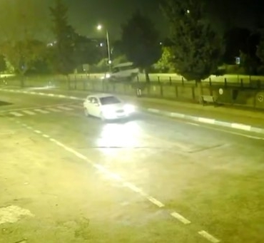 Dereye uçan minibüsün sürücüsü yaralandı