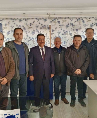 Burhaniye Kaymakamı Atilla’dan eğitim faaliyetlerini destekleme derneğine ziyaret