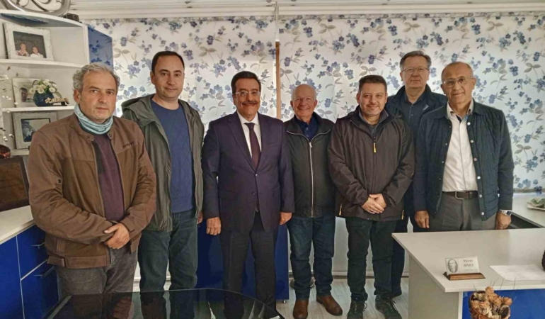 Burhaniye Kaymakamı Atilla’dan eğitim faaliyetlerini destekleme derneğine ziyaret