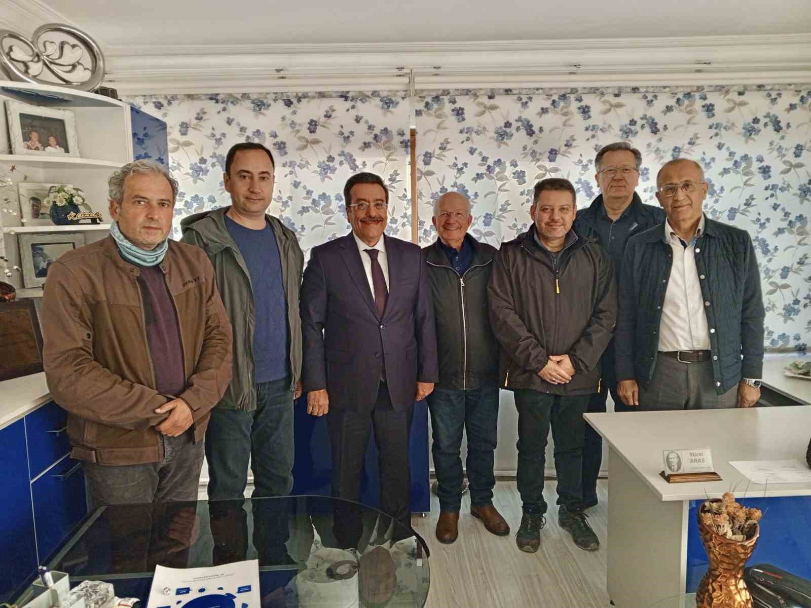 Burhaniye Kaymakamı Atilla’dan eğitim faaliyetlerini destekleme derneğine ziyaret