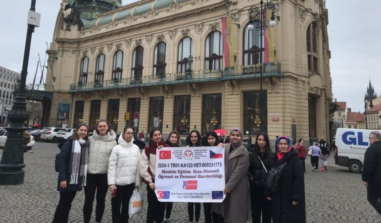 Bilecik’te tekstil öğrencileri Prag’da inovasyon eğitimi aldı