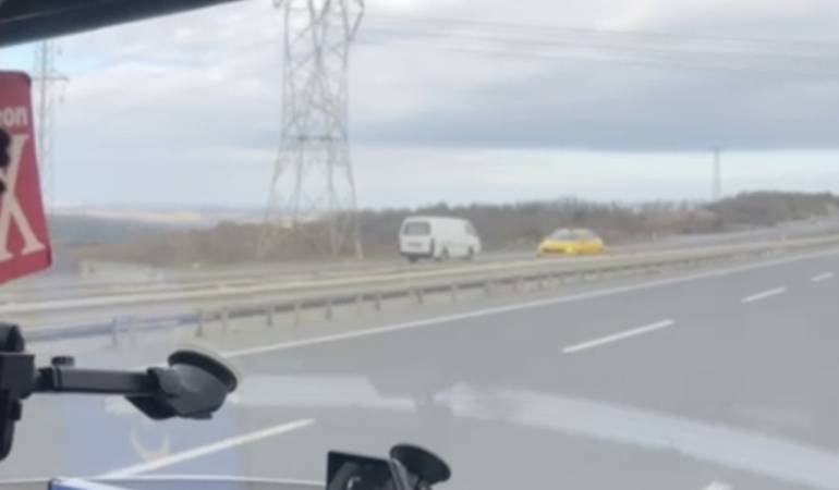 İstanbul Havalimanı yolunda ters yönde giden araç kamerada