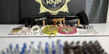Lüleburgaz’da narkotik operasyonunda 20 gözaltı: Uyuşturucu, kaçak içki ve 3 adet silah ele geçirildi