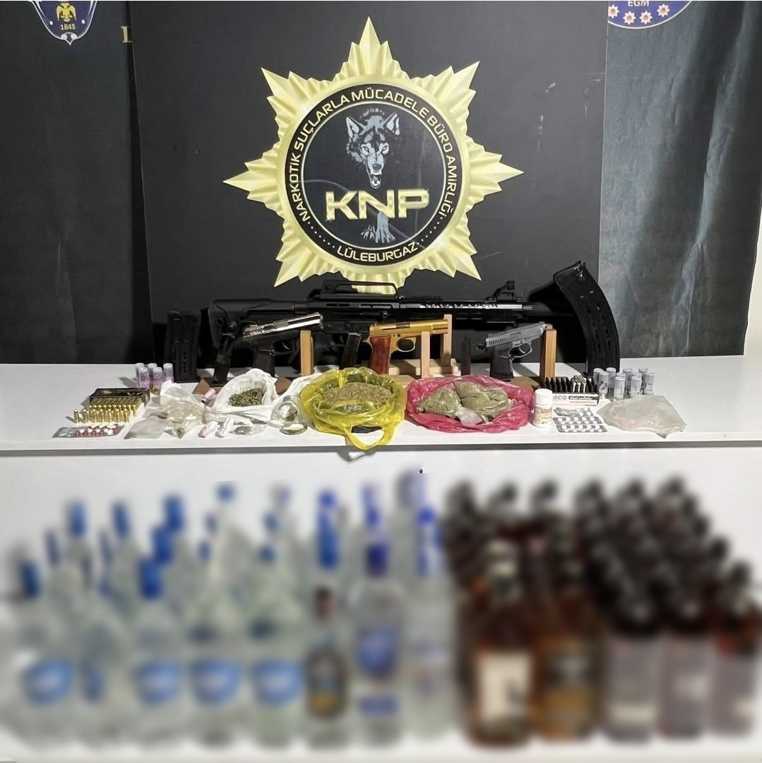 Lüleburgaz’da narkotik operasyonunda 20 gözaltı: Uyuşturucu, kaçak içki ve 3 adet silah ele geçirildi