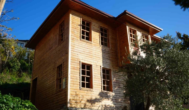 Yeşilçam efsanesinin evi "yılan hikayesine" döndü