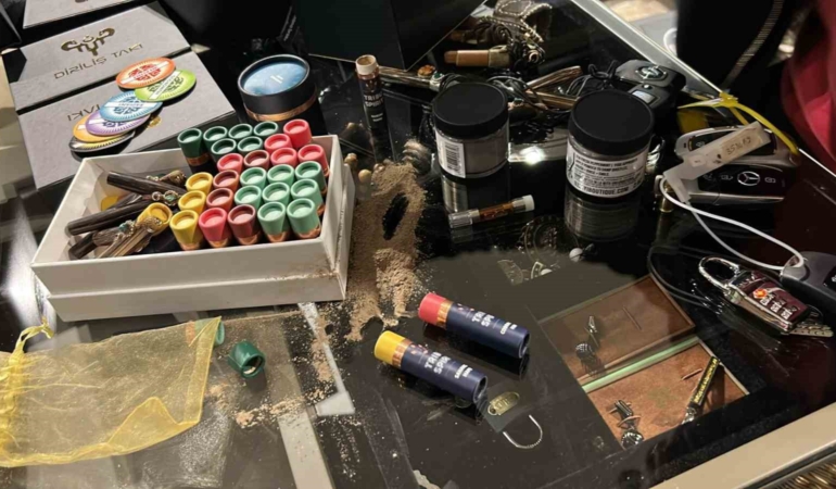 Uyuşturucu soruşturmasında Ezgi Eyüboğlu’nun da aralarında bulunduğu 8 şüpheli gözaltına alındı