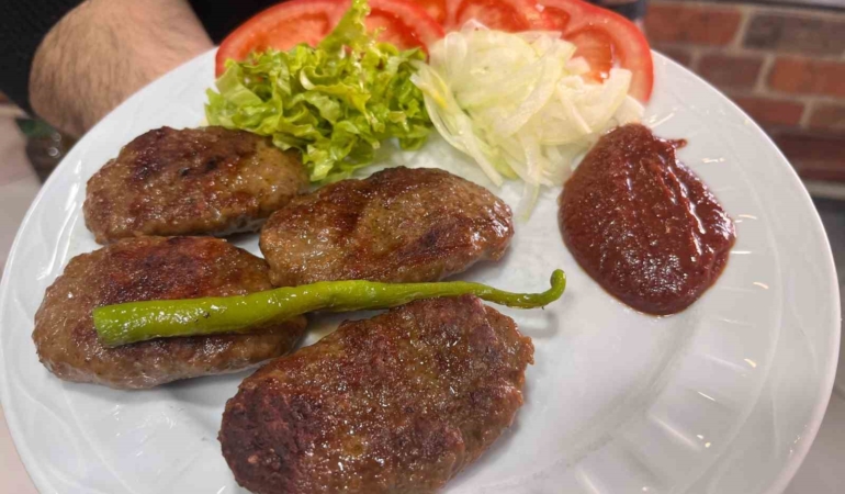 Hayrabolu’dan Avrupa sofralarına uzanan lezzet: 43 yıllık tescilli Çerkezmüsellim pabuç köftesi