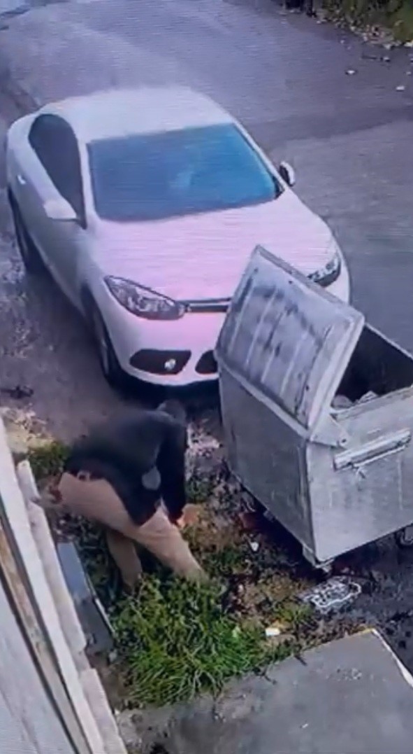 İSKİ çalışanından tepki çeken görüntüler: Önce boruyu kesti, sonra tamire geldi