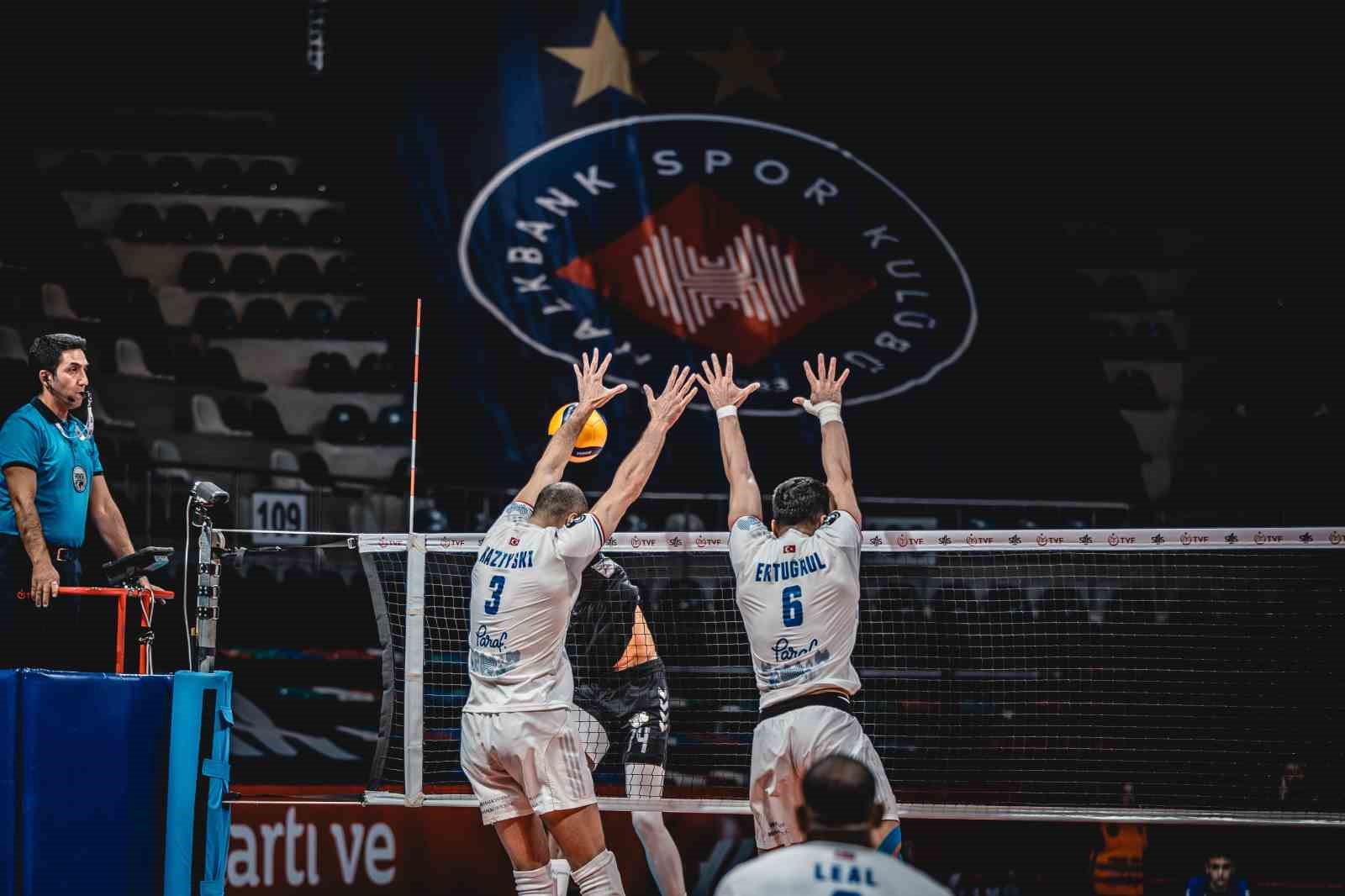 Efeler Ligi: Halkbank: 3 - Spor Toto: 0