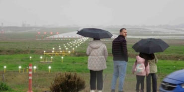 Sabiha Gökçen’in pistinde popüler hale gelen seyir terası ziyaretçi akınına uğruyor