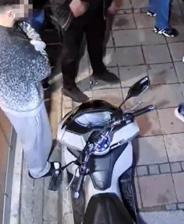 Kuaför dükkanına baltalı saldırı kamerada