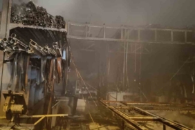 Sanayi sitesinde üretim atölyesi alevlere teslim oldu