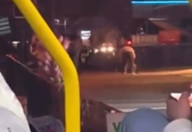 İki grup tekme tokat kavga etti, o anlar kameraya yansıdı