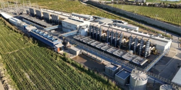 Aksa Enerji, Özbekistan’da 50 yıllık bir okulun spor salonunu yeniledi