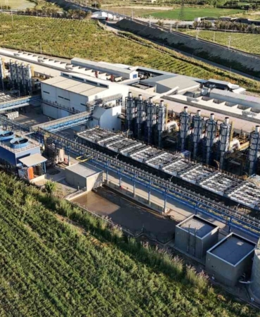 Aksa Enerji, Özbekistan’da 50 yıllık bir okulun spor salonunu yeniledi