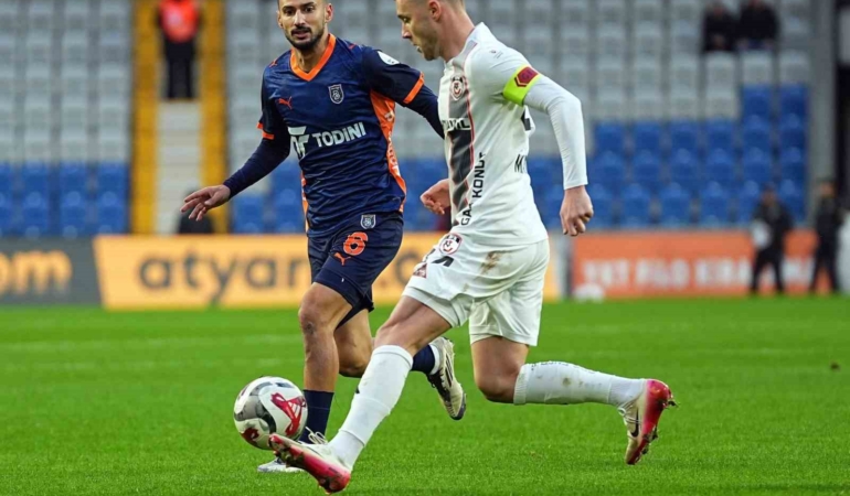 Trendyol Süper Lig: RAMS Başakşehir: 0 - Gaziantep FK: 0 (Maç devam ediyor)