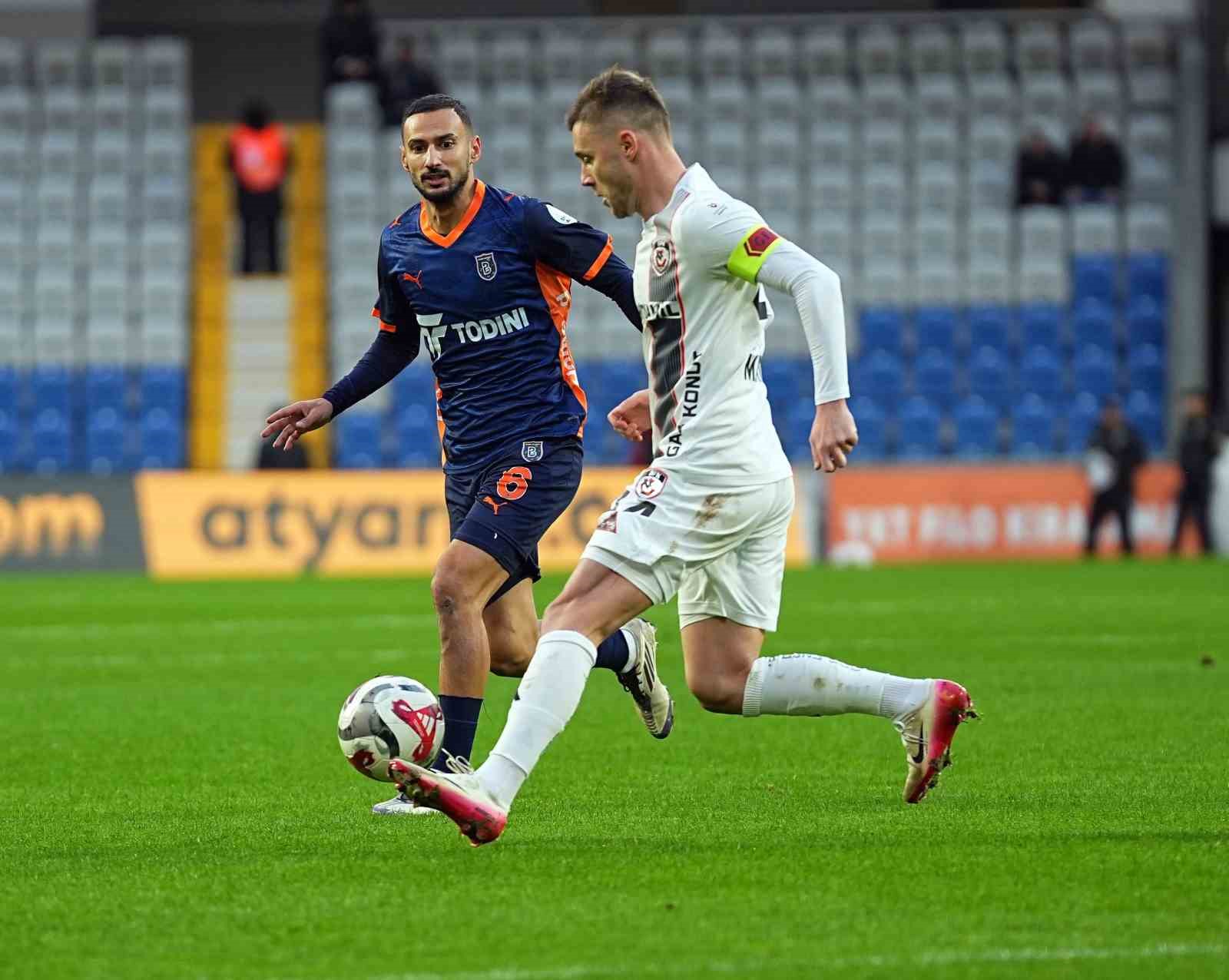 Trendyol Süper Lig: RAMS Başakşehir: 0 - Gaziantep FK: 0 (Maç devam ediyor)