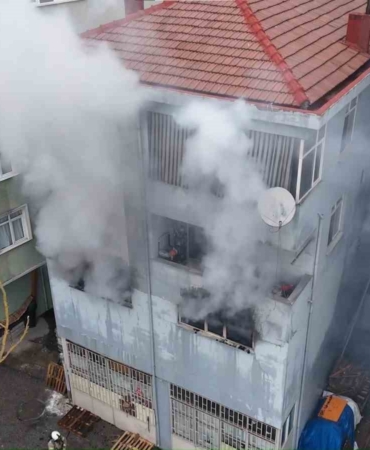 Çekmeköy’de mobilya atölyesinde çıkan yangın korkuttu: 3 katlı bina kullanılamaz hale geldi