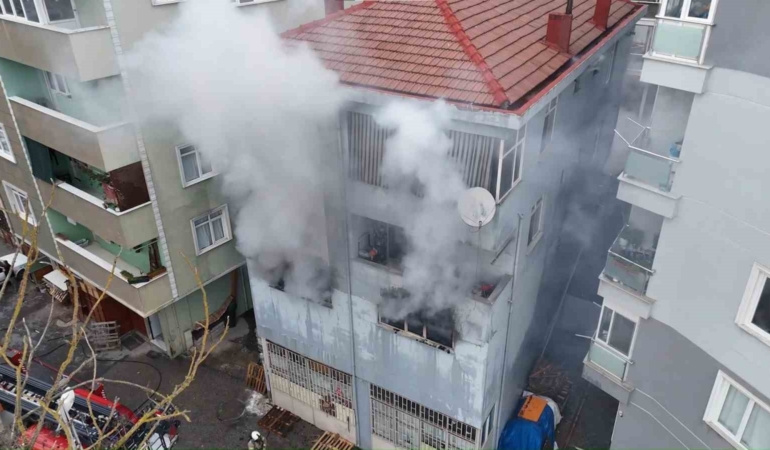 Çekmeköy’de mobilya atölyesinde çıkan yangın korkuttu: 3 katlı bina kullanılamaz hale geldi