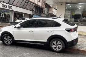 Zeytinburnu’nda park halindeki otomobile silahlı saldırı: O anlar kamerada